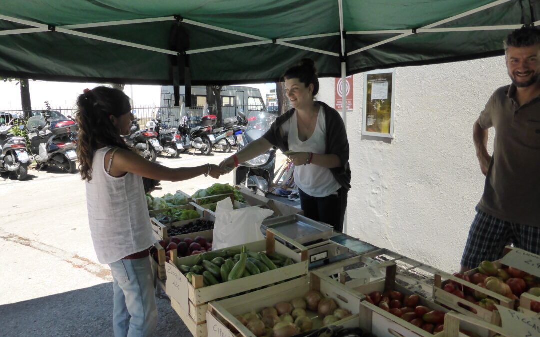 Il mercatino di via Portogallo